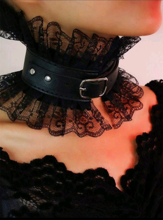 Black lace necklace