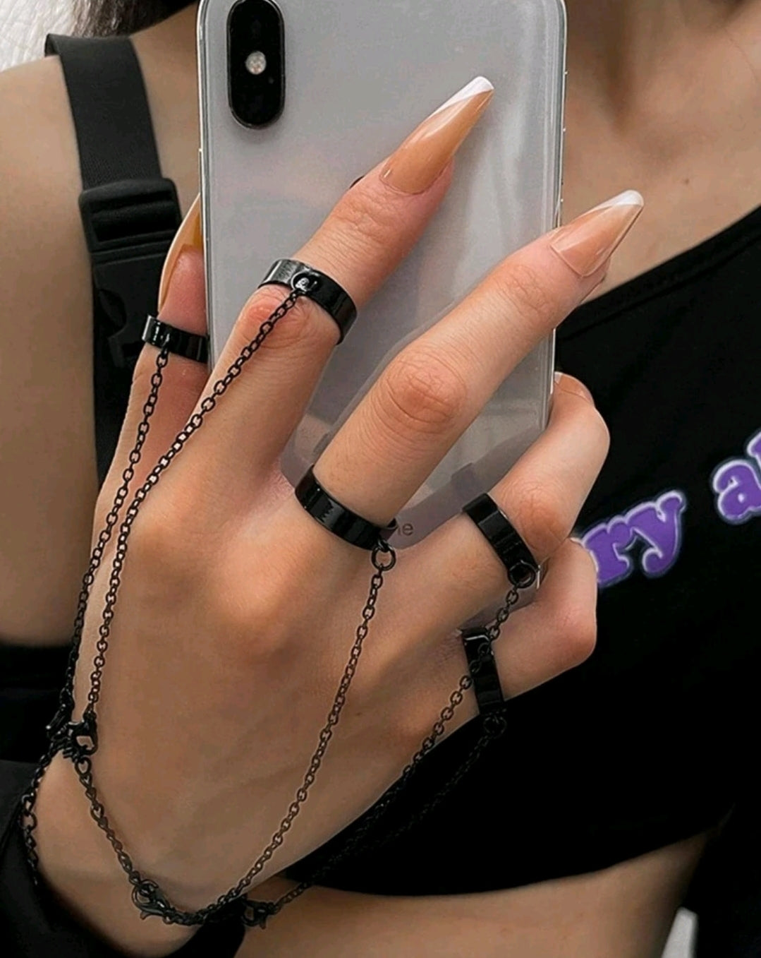 Connected chain to rings and bracelet (Black)